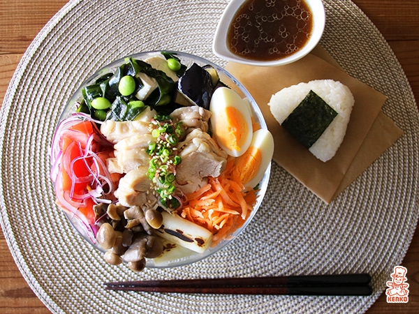 蒸し鶏とうどんのパーフェクトサラダ