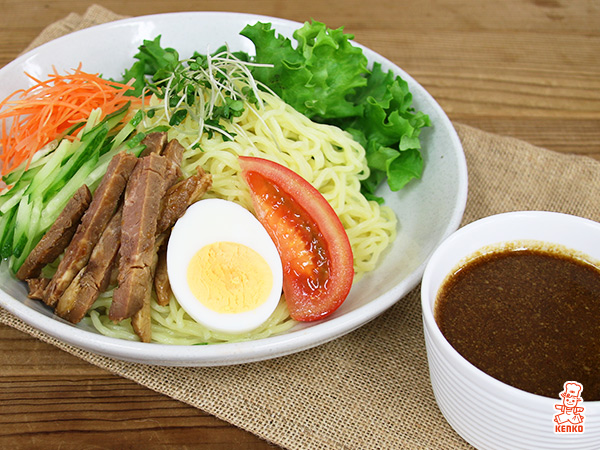 甘みそだれでいただくラーメンサラダ