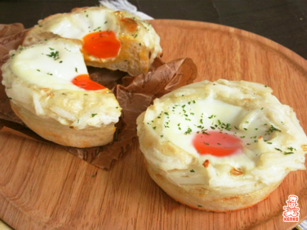 千切りポテトと目玉焼きパン