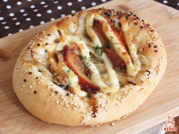 金ごまごぼうと照り焼きチキンパン