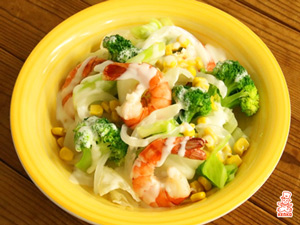 えびと温野菜のコールスロー風サラダ