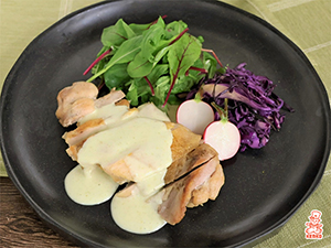 チキンソテー ハーブをきかせたエスニックライム風味