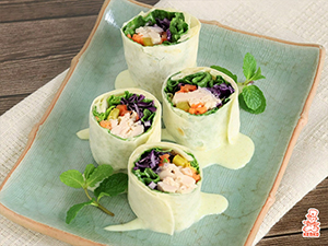 チキンと野菜のラップサンド　エスニックライムドレッシング