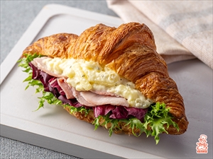 食べるタルタルソース ポテト&オニオンとももハムのクロワッサンサンド