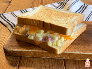 マカロニ&チーズのトーストサンド