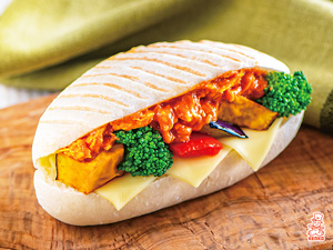 パニーニ 彩り野菜のバターチキンカレー