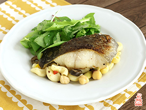 白身魚のソテー　バジル味の豆サラダ添え