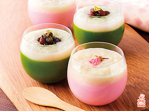 二色の和風プリン 甘酒ソースがけ