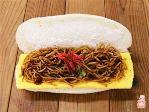 オムやきそばのコッペパン
