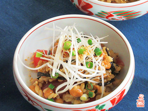 マグロ納豆と雑穀のユッケ風