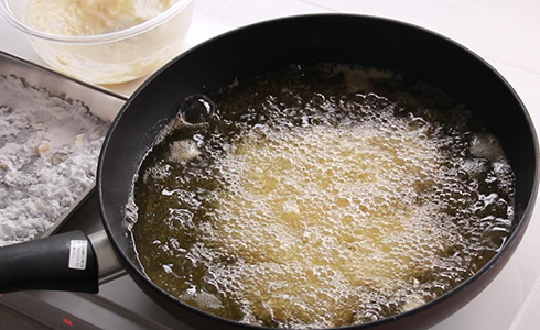 揚げる|マヨネーズ活用!鶏の唐揚げ