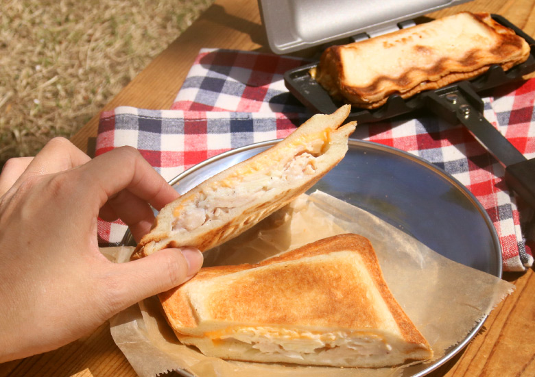 ナッツ香るチェダーチーズホットサンド